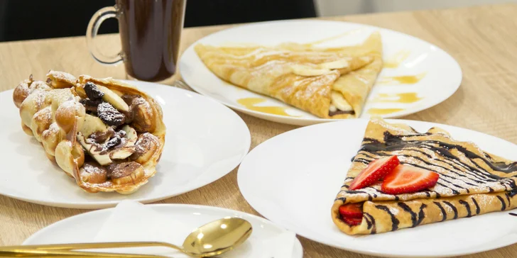 Palačinka nebo bubble waffle dle výběru vč. hrnku kávy či horké čokolády