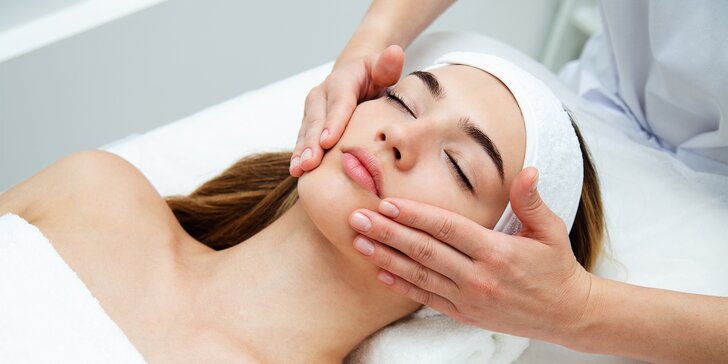 Omlazující kosmetická péče: čištění ultrazvukovou špachtlí i masáž obličeje a dekoltu