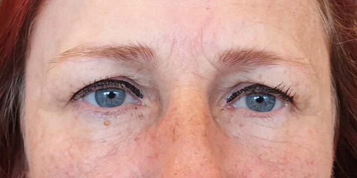 Ráno bez starostí díky permanentnímu make-upu: horní i dolní oční linky, obočí či rty