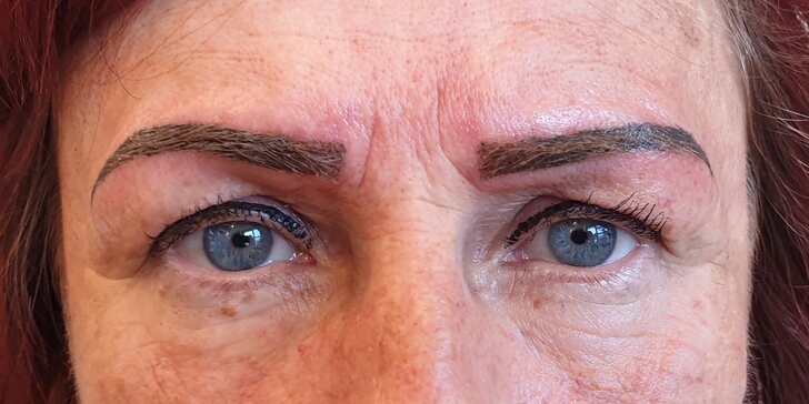 Ráno bez starostí díky permanentnímu make-upu: horní i dolní oční linky, obočí či rty