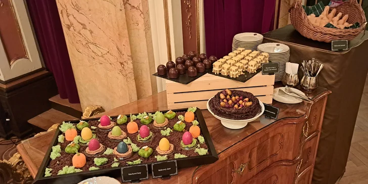 Bohatý brunch v Grand Hotelu Bohemia: předkrmy, hlavní chody, dezerty i nápoje