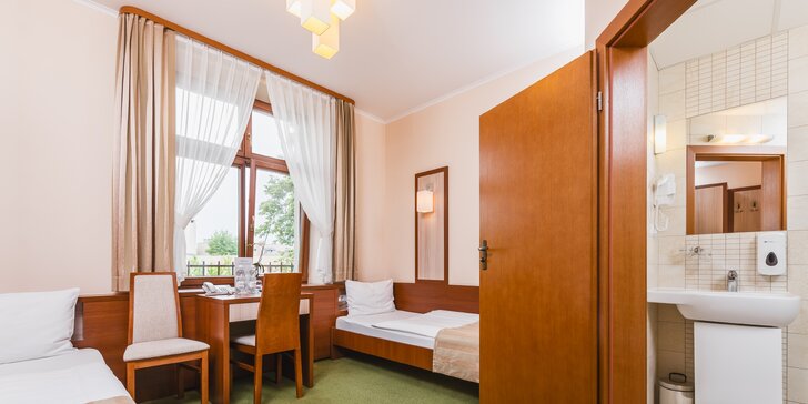 Pobyt se snídaní v Krakově: hotel s restaurací, zahradou, knihovnou i kaplí