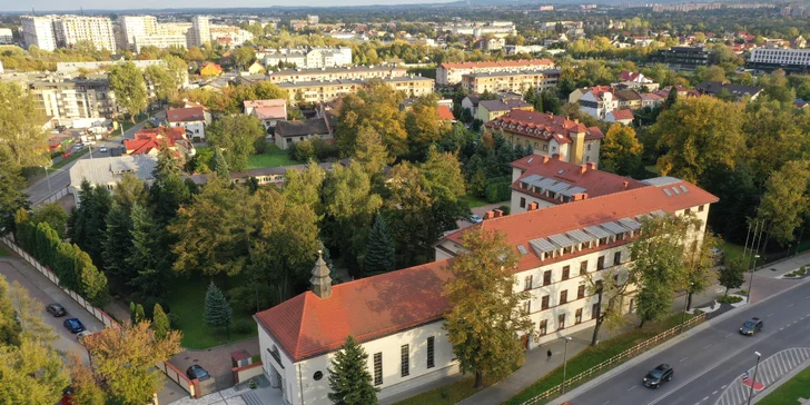 Pobyt se snídaní v Krakově: hotel s restaurací, zahradou, knihovnou i kaplí