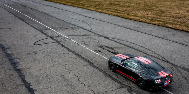 Osmiválcový Ford Mustang o výkonu 480 koní: zapůjčení na 15–45 minut či celý den