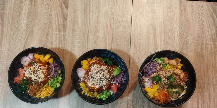 Vinohradská Havaj: poke bowl s kuřetem, lososem, krevetami, hovězím masem i vege