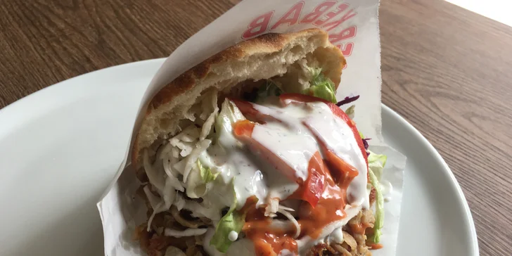 Hovězí či kuřecí kebab v chlebu i tortille, velký box i celé menu s hranolky a nápojem