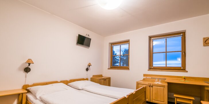 Horský hotel stojící na hřebeni Javorníků: strava i pobyt se saunou, skipasem nebo elektrokoly