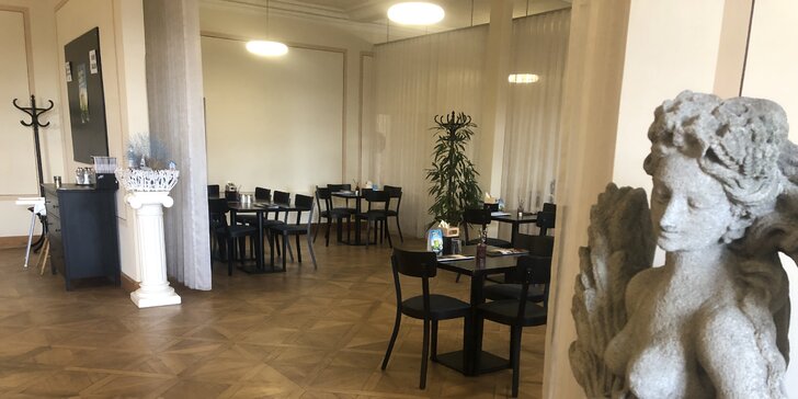 Autentická řecká hostina i s proseccem na zámku v Děčíně pro 2 osoby