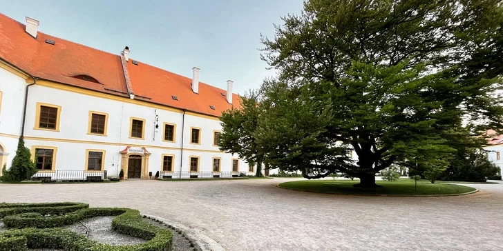 Autentická řecká hostina i s proseccem na zámku v Děčíně pro 2 osoby