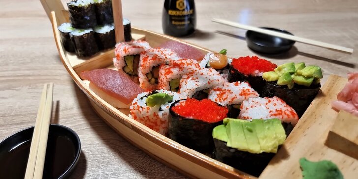 Vytříbené sushi sety v Hoa Mai restauraci u Lužánek: 24–53 kousků s lososem i smaženými krevetami
