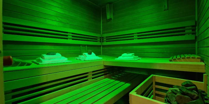 90min. privátní wellness na Smíchově pro 2–3 osoby: finská i bio a infra sauna, aromaterapie, občerstvení