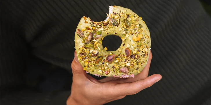 2–12 donutů dle výběru z Donuter Donuts: 21 příchutí s mňamózní polevou, posypem i náplní