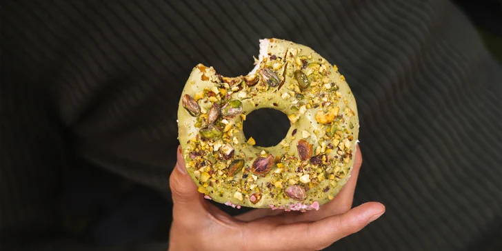 2–12 donutů dle výběru z Donuter Donuts: 21 příchutí s mňamózní polevou, posypem i náplní