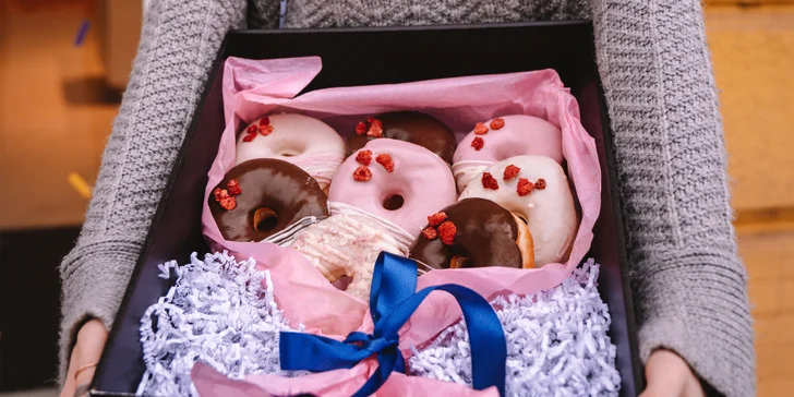 2–12 donutů dle výběru z Donuter Donuts: 21 příchutí s mňamózní polevou, posypem i náplní