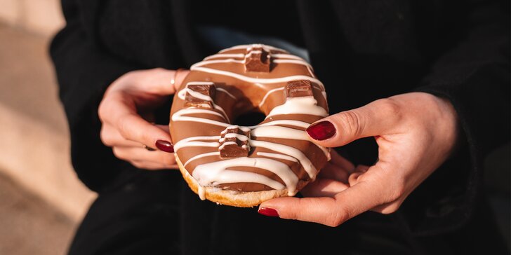 2–12 donutů dle výběru z Donuter Donuts: 21 příchutí s mňamózní polevou, posypem i náplní