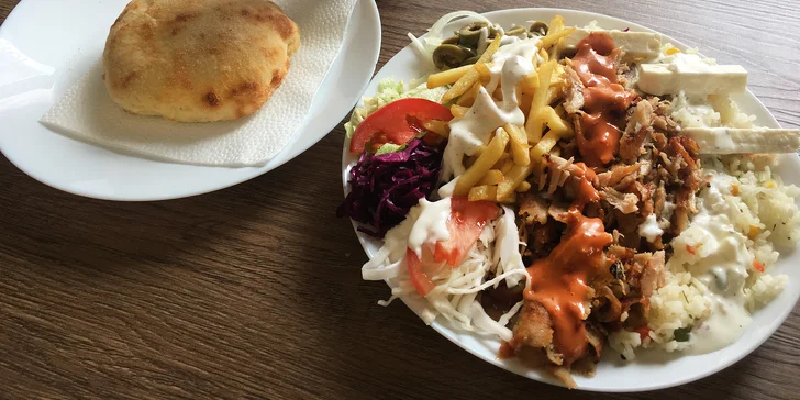 Hovězí či kuřecí kebab v chlebu i tortille, velký box i celé menu s hranolky a nápojem