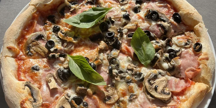 Jedna či dvě pizzy dle výběru v Libni: šunková, funghi, capricciosa i quattro formaggi