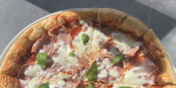 Jedna či dvě pizzy dle výběru v Libni: šunková, funghi, capricciosa i quattro formaggi