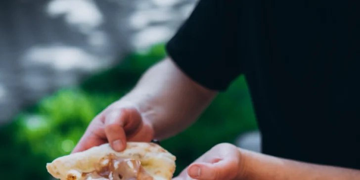 Bruschetta, pizza i nápoj dle výběru v italské restauraci Ciao Bella