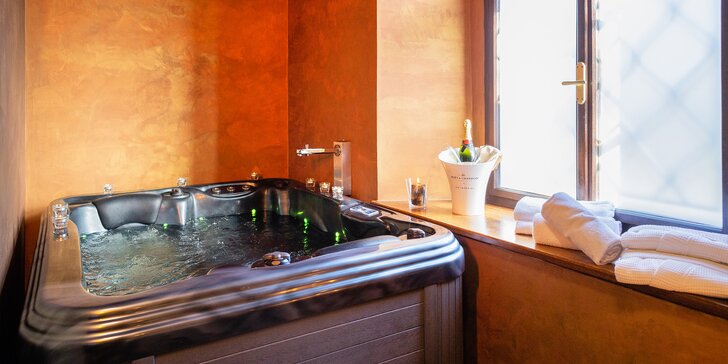 Privátní wellness s whirlpoolem a finskou saunou na 60 min. pro 2 osoby