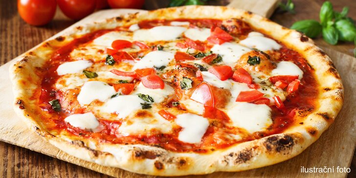 Pizza o průměru 32 cm podle výběru z 9 druhů pro 1 nebo 2 osoby