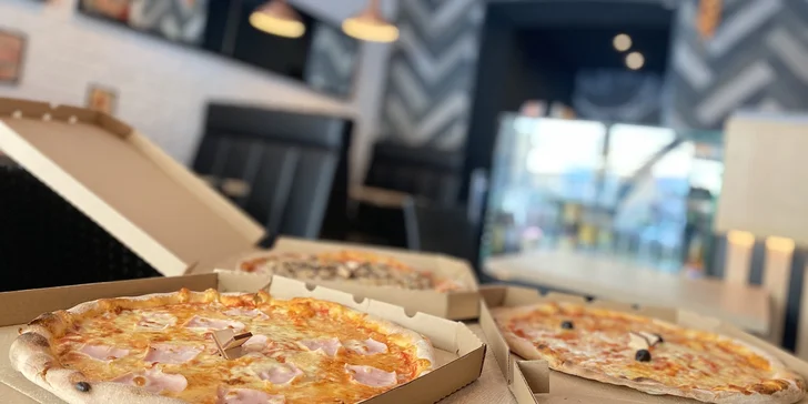 Jedna či dvě pizzy o průměru 33 cm dle výběru z 11 druhů a 20% sleva na nápoje