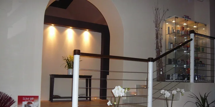 Šetrný chemický peeling a fotorejuvenace obličeje v salonu Top Beauty. Viditelné omlazení pleti i rychlá regenerace pokožky.