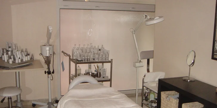 Šetrný chemický peeling a fotorejuvenace obličeje v salonu Top Beauty. Viditelné omlazení pleti i rychlá regenerace pokožky.