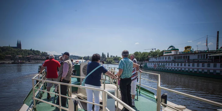 Okouzlující hodinová plavba po Vltavě s nápoji pro děti i dospělé