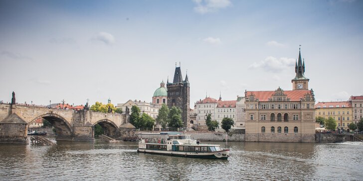 Okouzlující hodinová plavba po Vltavě s nápoji pro děti i dospělé
