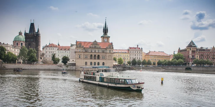 Okouzlující hodinová plavba po Vltavě s nápoji pro děti i dospělé