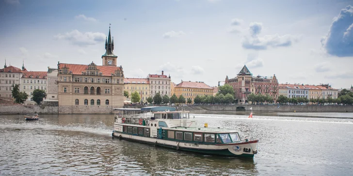 Okouzlující hodinová plavba po Vltavě s nápoji pro děti i dospělé