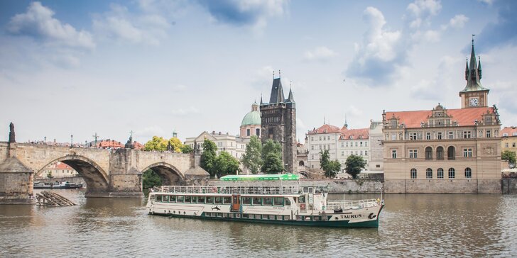 Okouzlující hodinová plavba po Vltavě s nápoji pro děti i dospělé