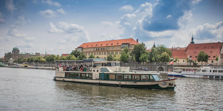 Okouzlující hodinová plavba po Vltavě s nápoji pro děti i dospělé