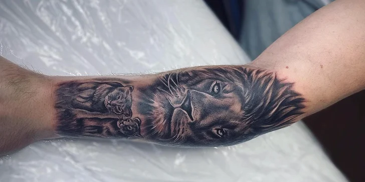 Tetování v Claire Tattoo v Nýřanech: různé velikosti a styly, motiv na míru