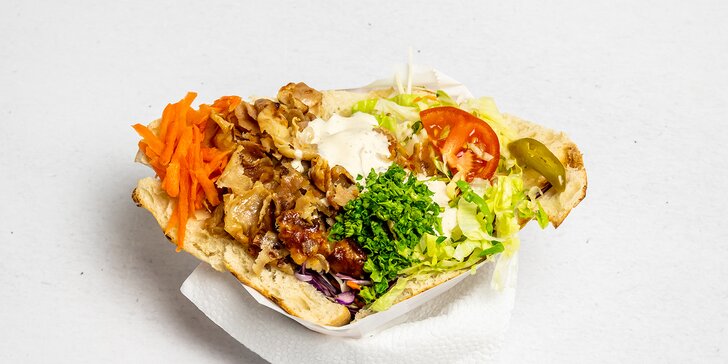 Kebab s hranolky dle výběru: velký box s míchaným salátem, döner či dürüm v Mňam Kebab na Opatově