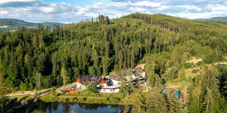 Objevujte krásy polských Beskyd: hotel u lesa a řeky, jídlo a neomezený wellness,