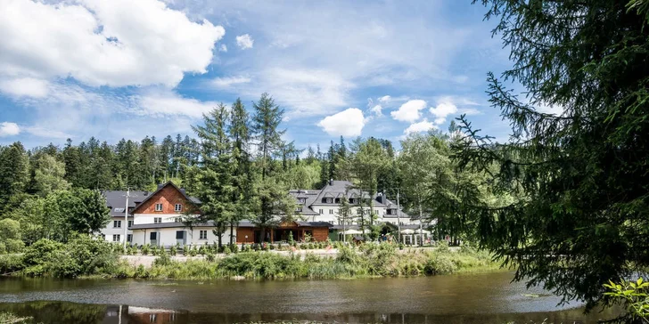 Objevujte krásy polských Beskyd: hotel u lesa a řeky, jídlo a neomezený wellness, 2 děti zdarma