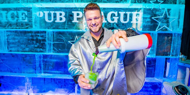 Říše mrazu: vstup a dva drinky do panáků z ledu v unikátním Ice Pub Prague