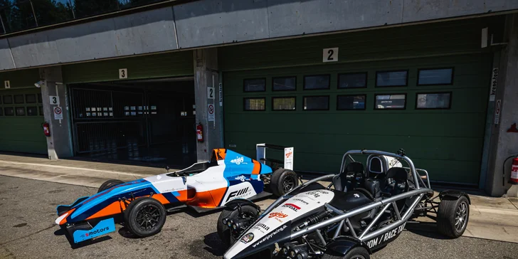 Bláznivá jízda v Ariel atom nebo Formuli F4: až 16 kol na letištním okruhu Kámen 1,5 hod. od Prahy