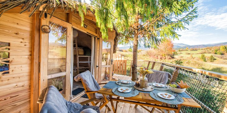 Krásný domek na stromě s velkou terasou: relax a romantika uprostřed tiché přírody