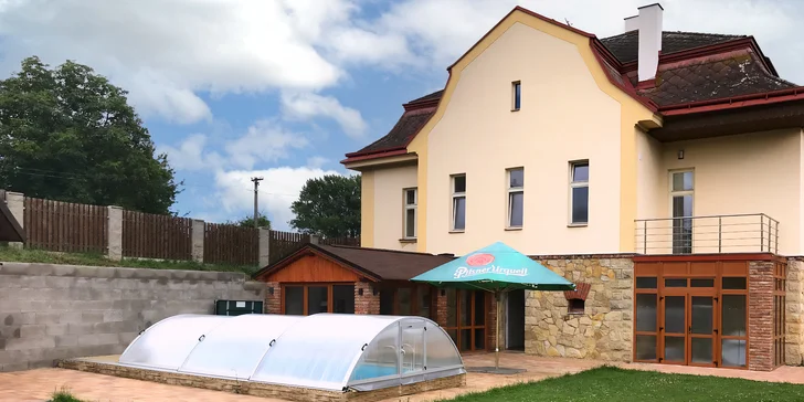 Rodinná dovolená se snídaní i polopenzí pro 2–4 osoby: terasa, bazén, gril i dětské hřiště
