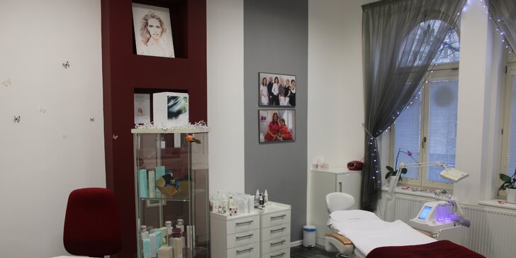 Omlazující masáž obličeje i mikrojehličkování proti vráskám: salon v centru Liberce