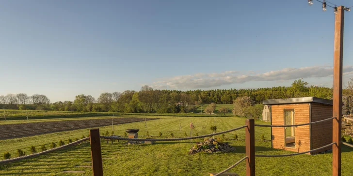 Luxusní maringotka se saunou v přírodě nedaleko Bouzova a Javoříčských jeskyní: pobyt třeba i s farmářskou snídaní