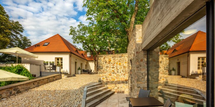 Relax v designovém hotelu v Benešově: snídaně, privátní sauna i masáž a vstupenky na Konopiště