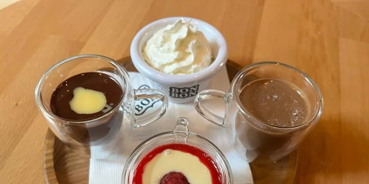 Degustace tří druhů horké čokolády či fondue s lesním ovocem v Chocolaterii Bon Bon: 1 až 3 osoby