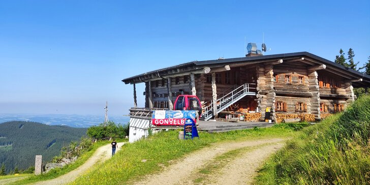 Na výlety a kola do rakouských Alp: krásná horská chata u jezírka a se snídaní