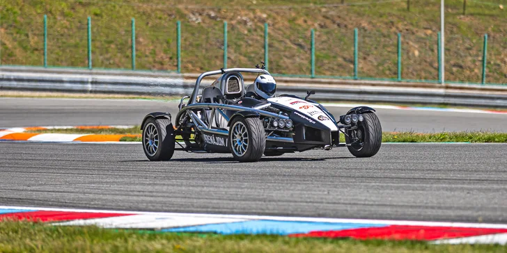 Bláznivá jízda v Ariel atom nebo Formuli F4: až 16 kol na letištním okruhu Kámen 1,5 hod. od Prahy