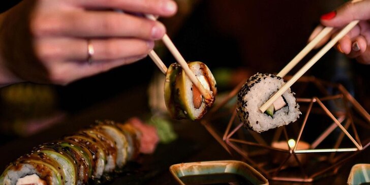 Otevřený voucher v hodnotě až 2000 Kč do Smokeberry na Vinohradech: sushi, bowls i nápoje