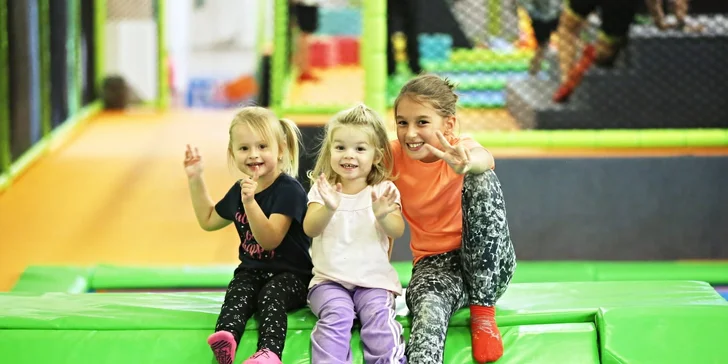 Jump Family České Budějovice: 1 nebo 2 hod. v zábavním centru s trampolínami a dalšími atrakcemi